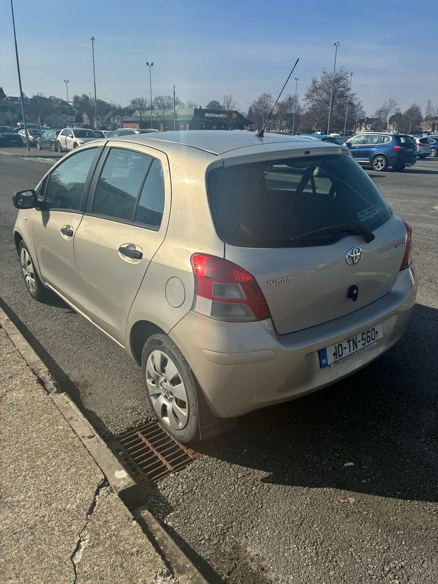 2010 Toyota Yaris ONE OWNER - Image 4