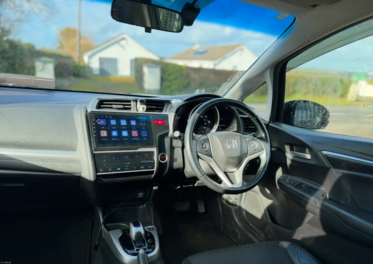 2015 HONDA FIT. LOW MILEAGE. NEW NCT. AUTO 1.5L - Image 4