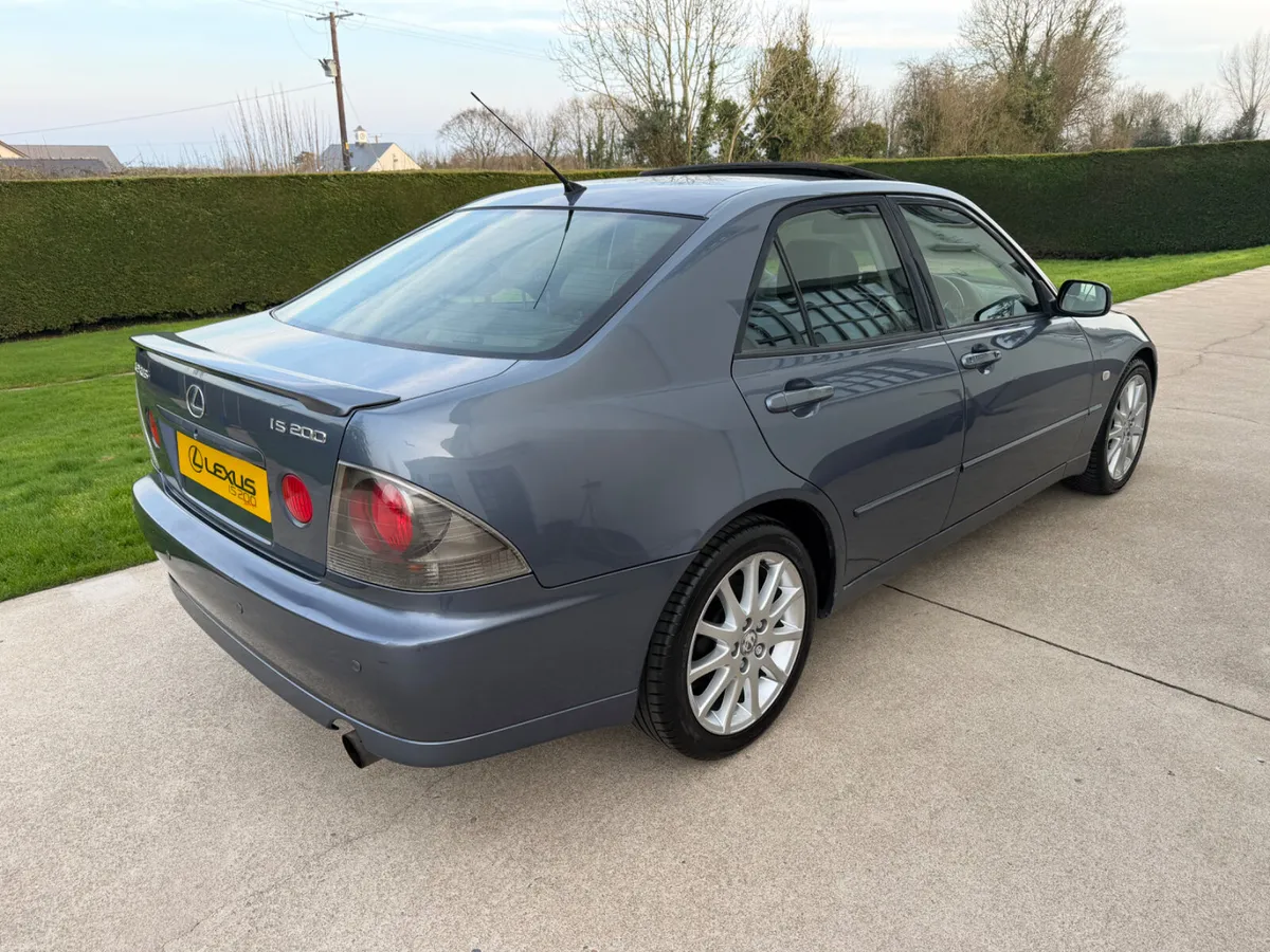 2005 LEXUS IS200 SE | BLACK LTH | NAV | SUNROOF - Image 2