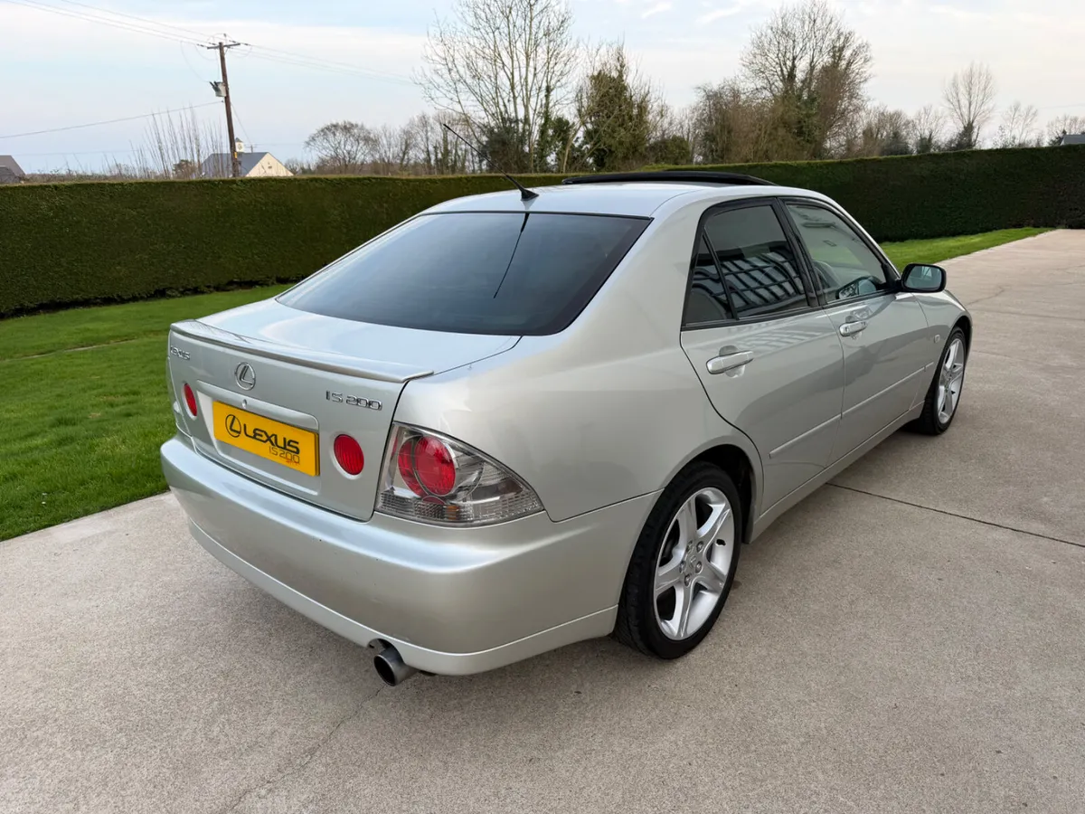 2001 LEXUS IS200 SPORT | LSD | SUNROOF | PRIVACY - Image 2