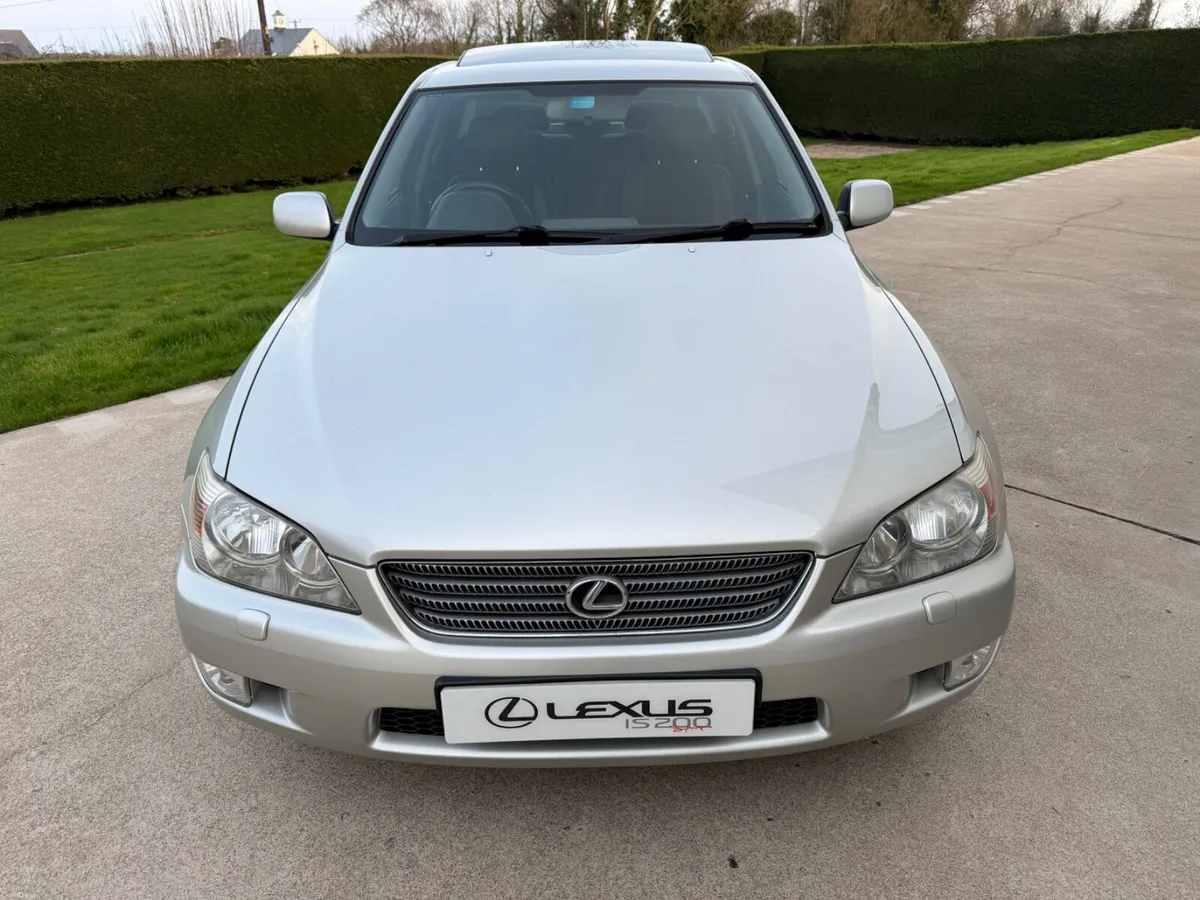 2001 LEXUS IS200 SPORT | LSD | SUNROOF | PRIVACY - Image 4