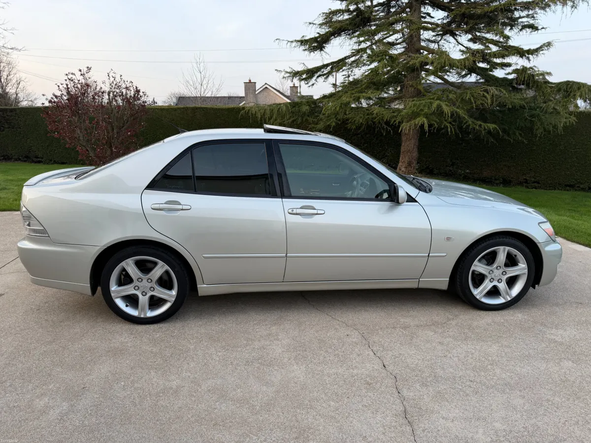 2001 LEXUS IS200 SPORT | LSD | SUNROOF | PRIVACY - Image 3