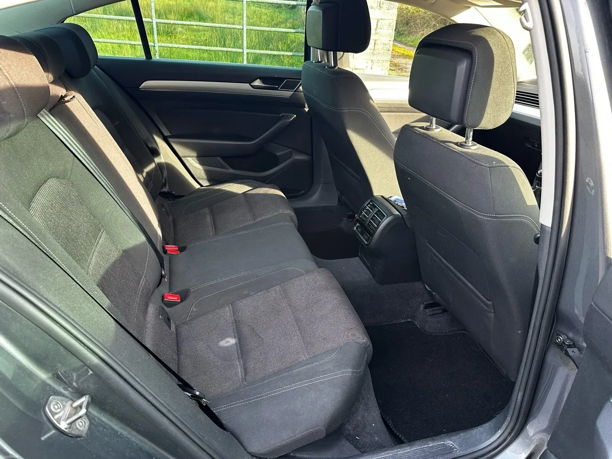 Volkswagen Passat 2017 - Image 3