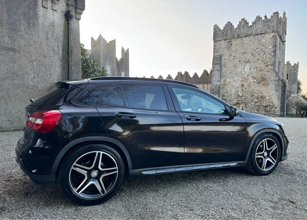 MERCEDES-BENZ GLA // NCT 10/26 // JUST SERVICED - Image 4