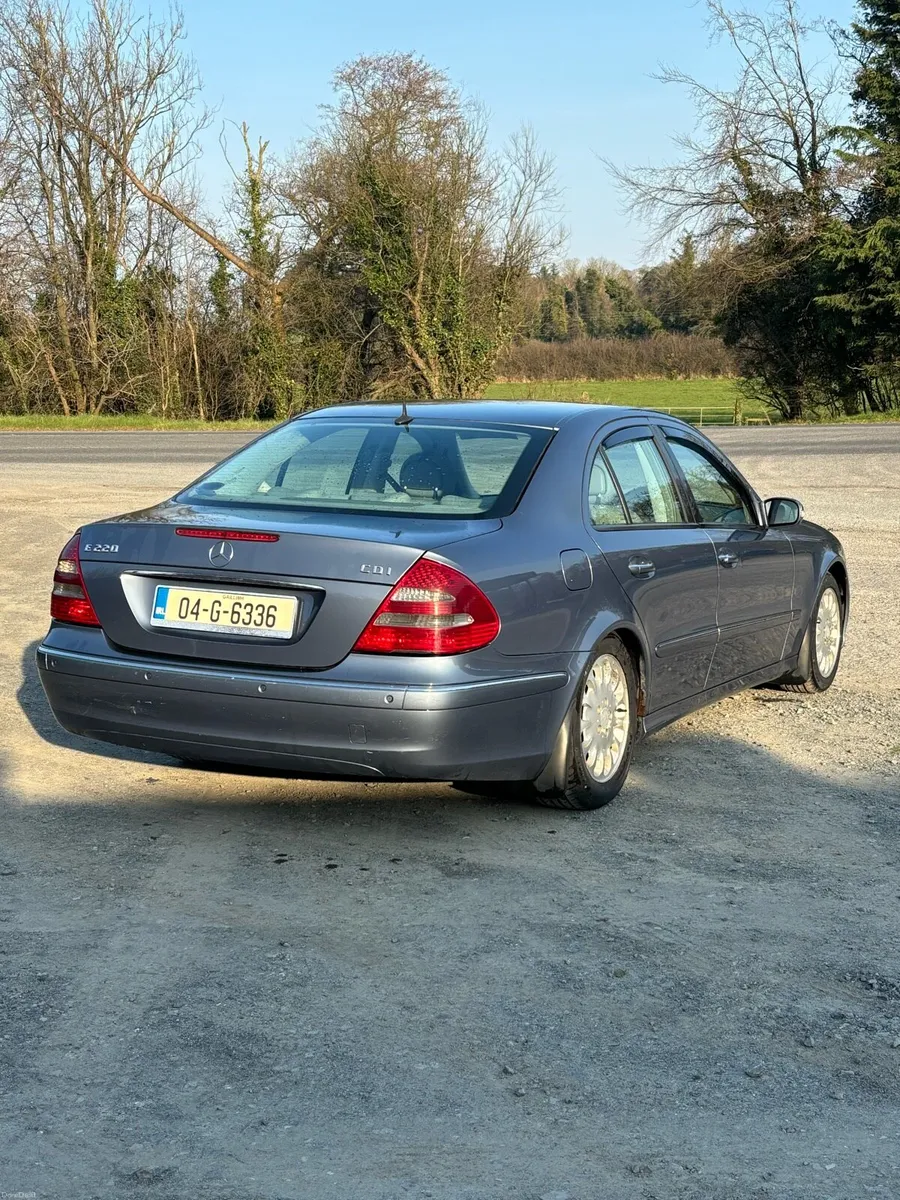 Mercedes Benz E220 - Image 2