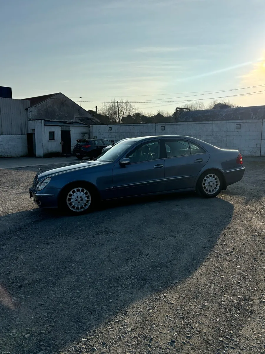 Mercedes Benz E220 - Image 3