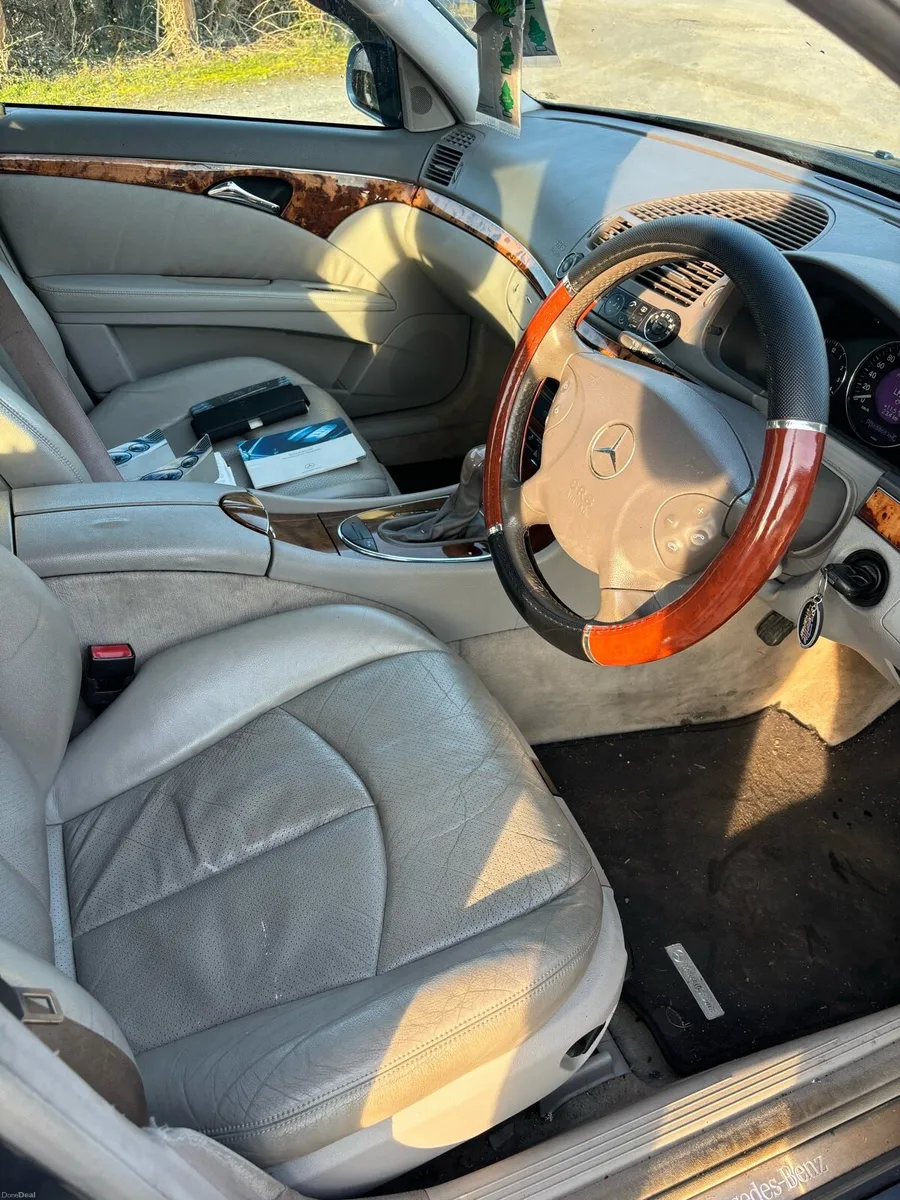 Mercedes Benz E220 - Image 4