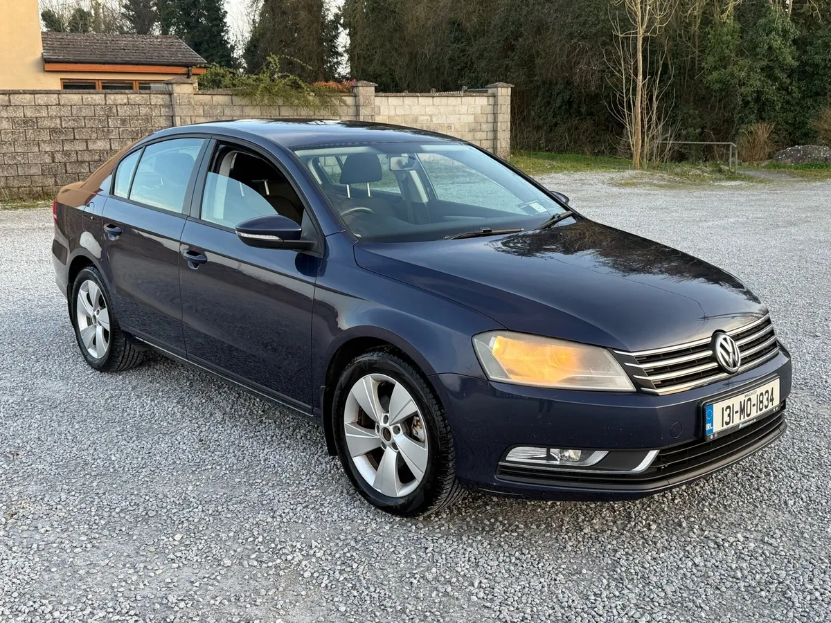 2013 Volkswagen Passat - Image 2