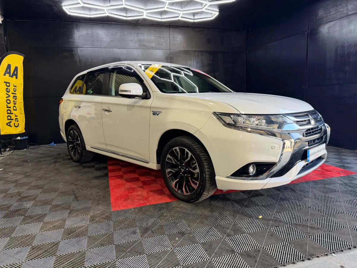 2017 Mitsubishi Outlander PHEV - Image 2