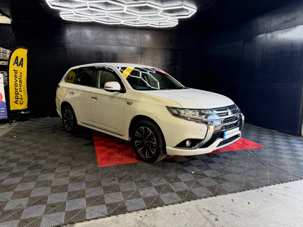 2017 Mitsubishi Outlander PHEV - Image 1