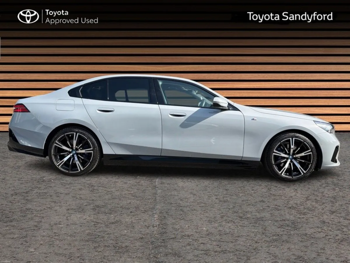 BMW 5-Series 530E M SPORT PHEV AUTO // LEATHER HEA - Image 3