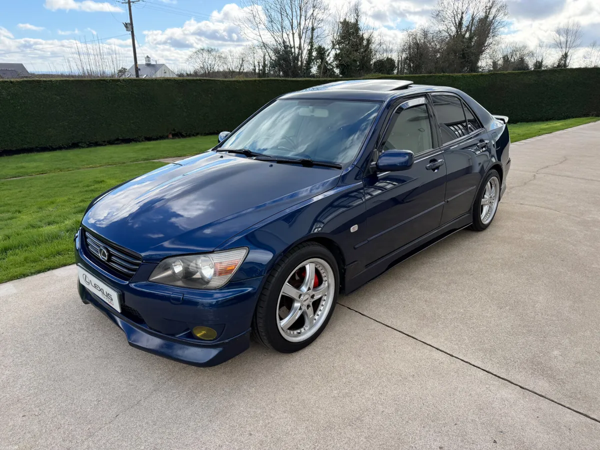 LEXUS IS200 - Image 4