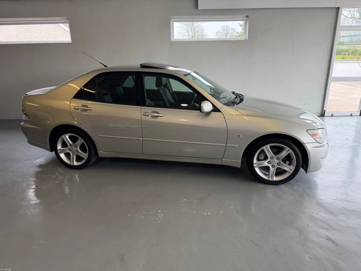 2000 LEXUS IS200 SPORT | LSD | SUNROOF | PRIVACY - Image 1