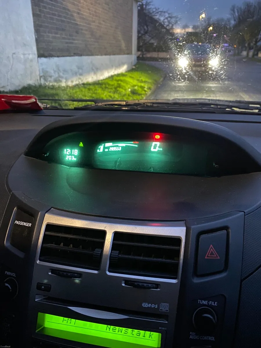 Toyota Yaris 2010 - Image 4