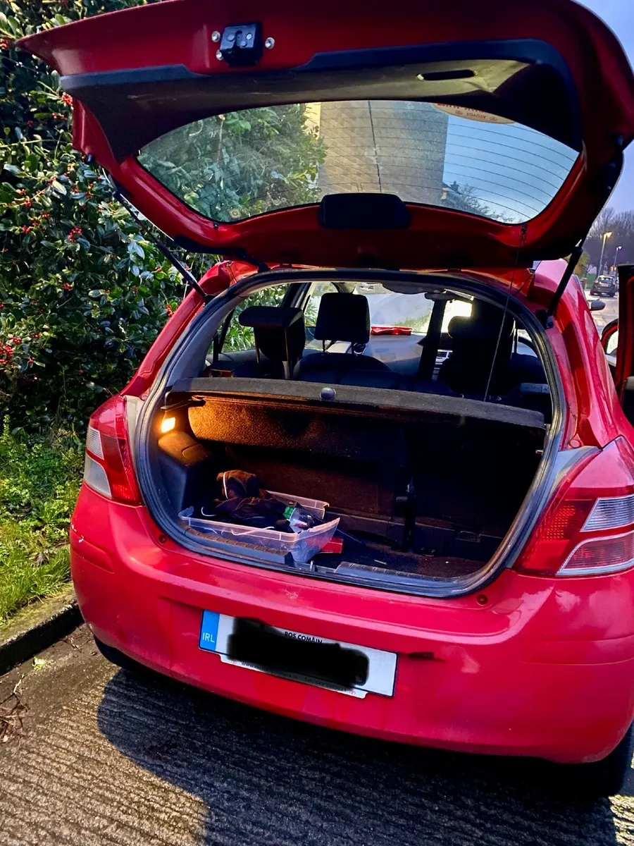 Toyota Yaris 2010 - Image 2