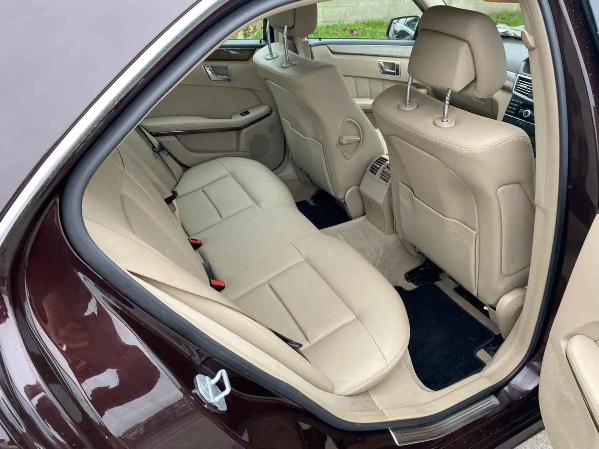 Mercedes-Benz E-Class 2011 - Image 3