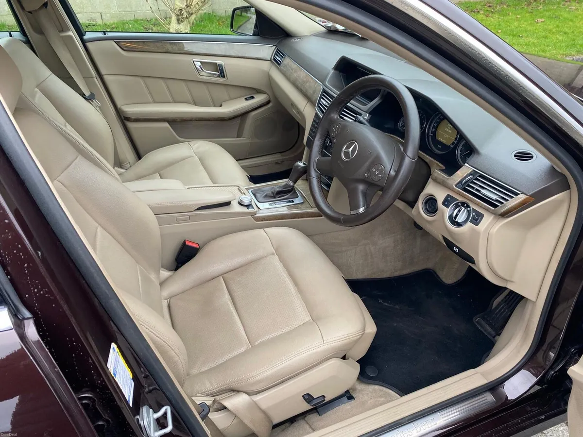 Mercedes-Benz E-Class 2011 - Image 4