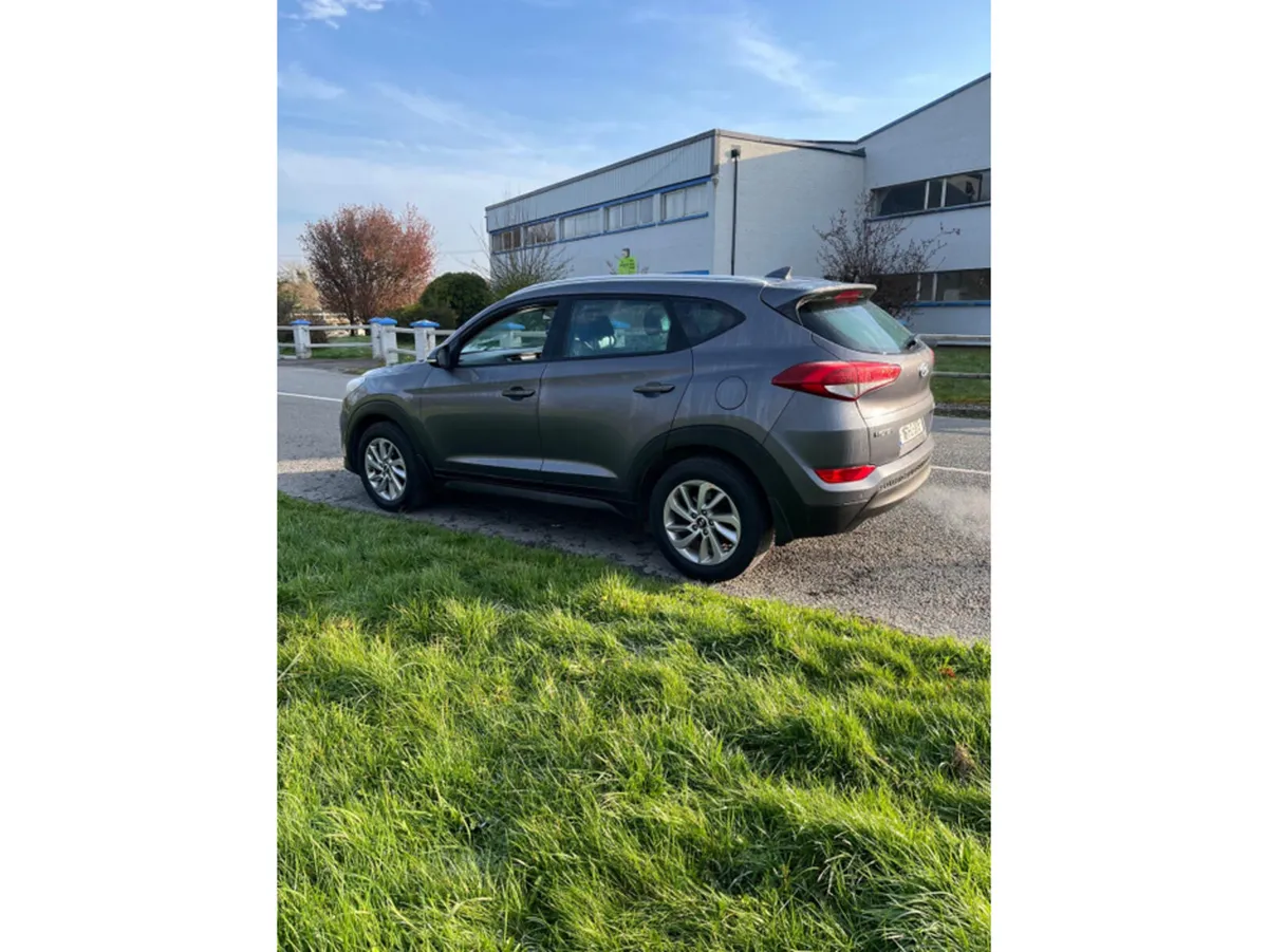 Hyundai Tucson EXECUTIVE 5DR - Image 4