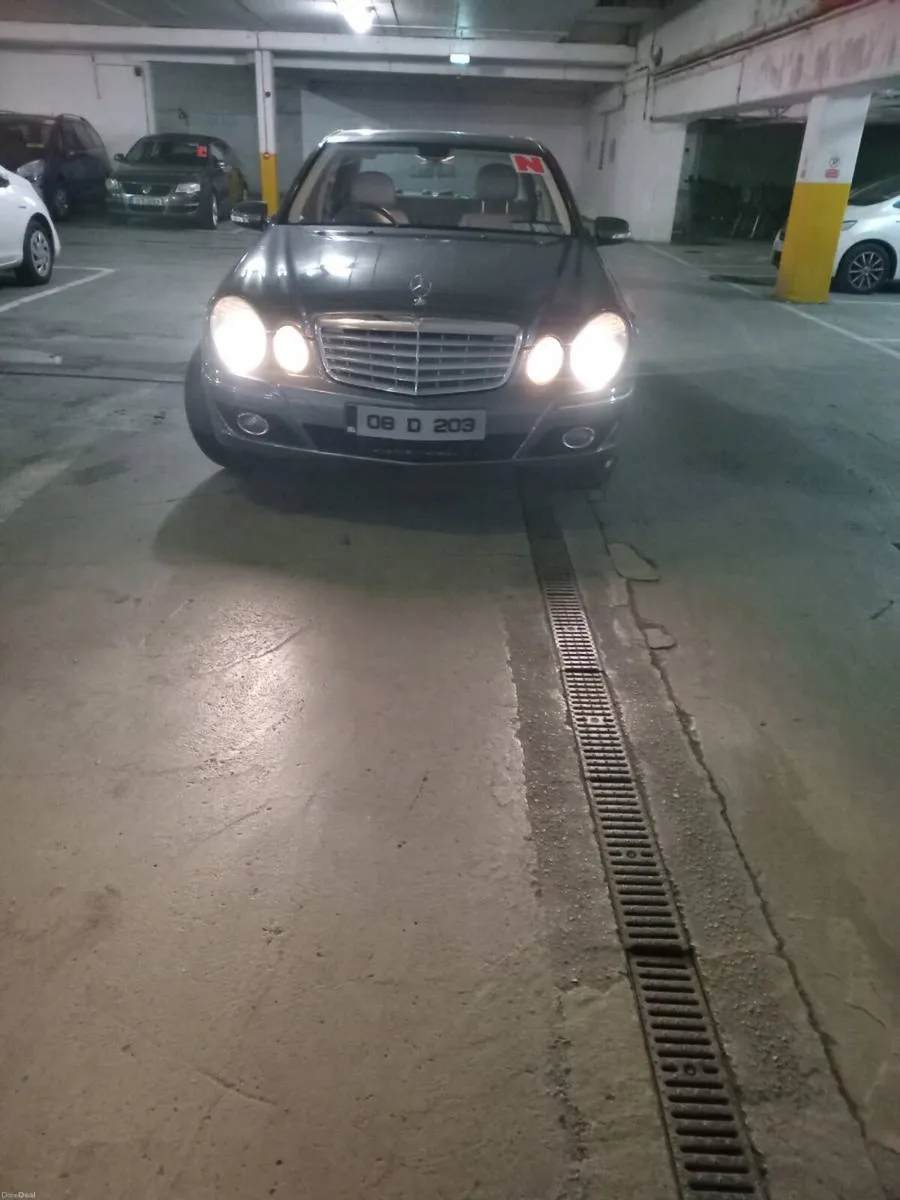 Mercedes-Benz E-Class 2008 - Image 4