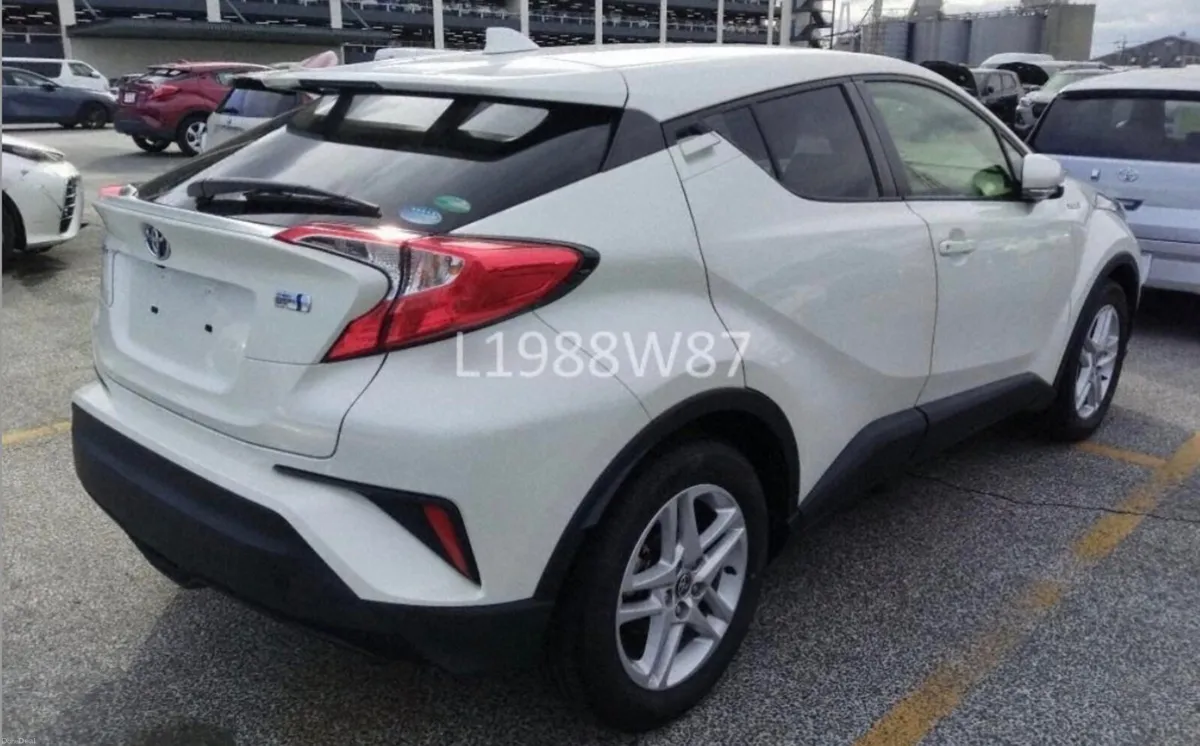 Toyota C-HR 2020,Automatic 1.8 petrol-hybrid - Image 3