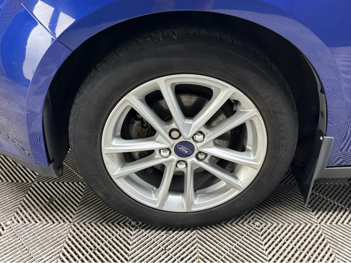 Ford Focus STYLE 1.5 TD 95PS 6SPEED 4 4DR - Image 2
