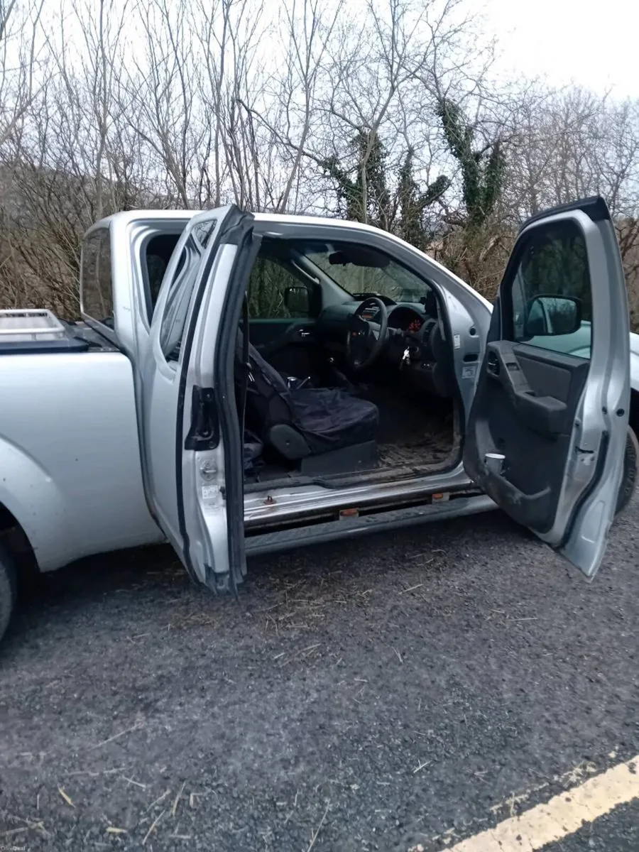 2009 Nissan Navara King Cab - Image 2