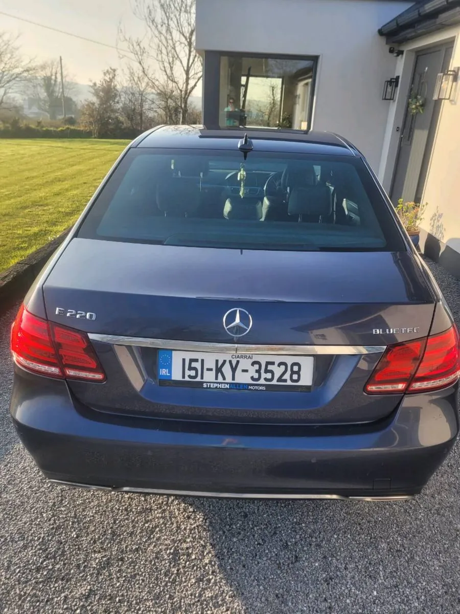 Mercedes Bens E Class 220 Blue Tec - Image 2