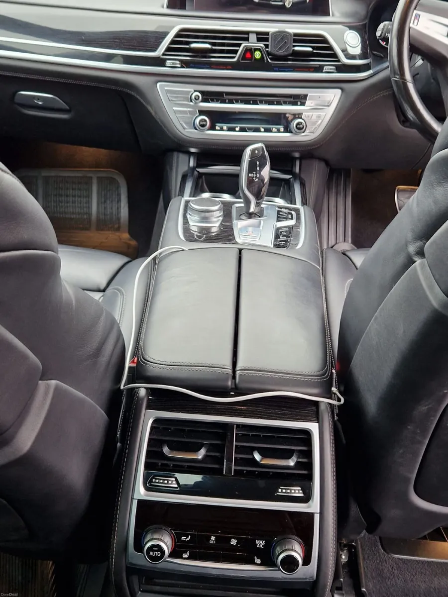BMW 7-Series 2018 - Image 4