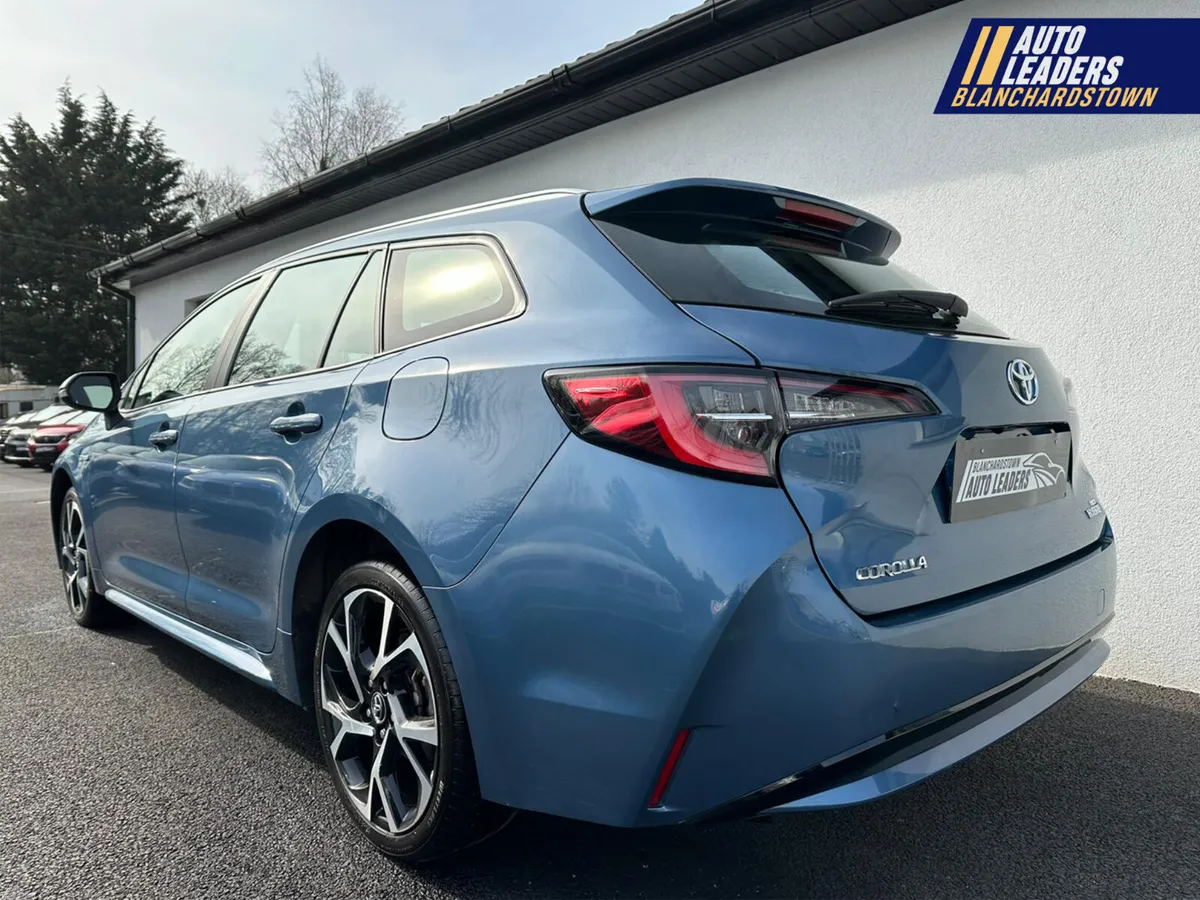 TOYOTA COROLLA HYBRID 1.8 LUNA AUTO LOW KM - Image 4