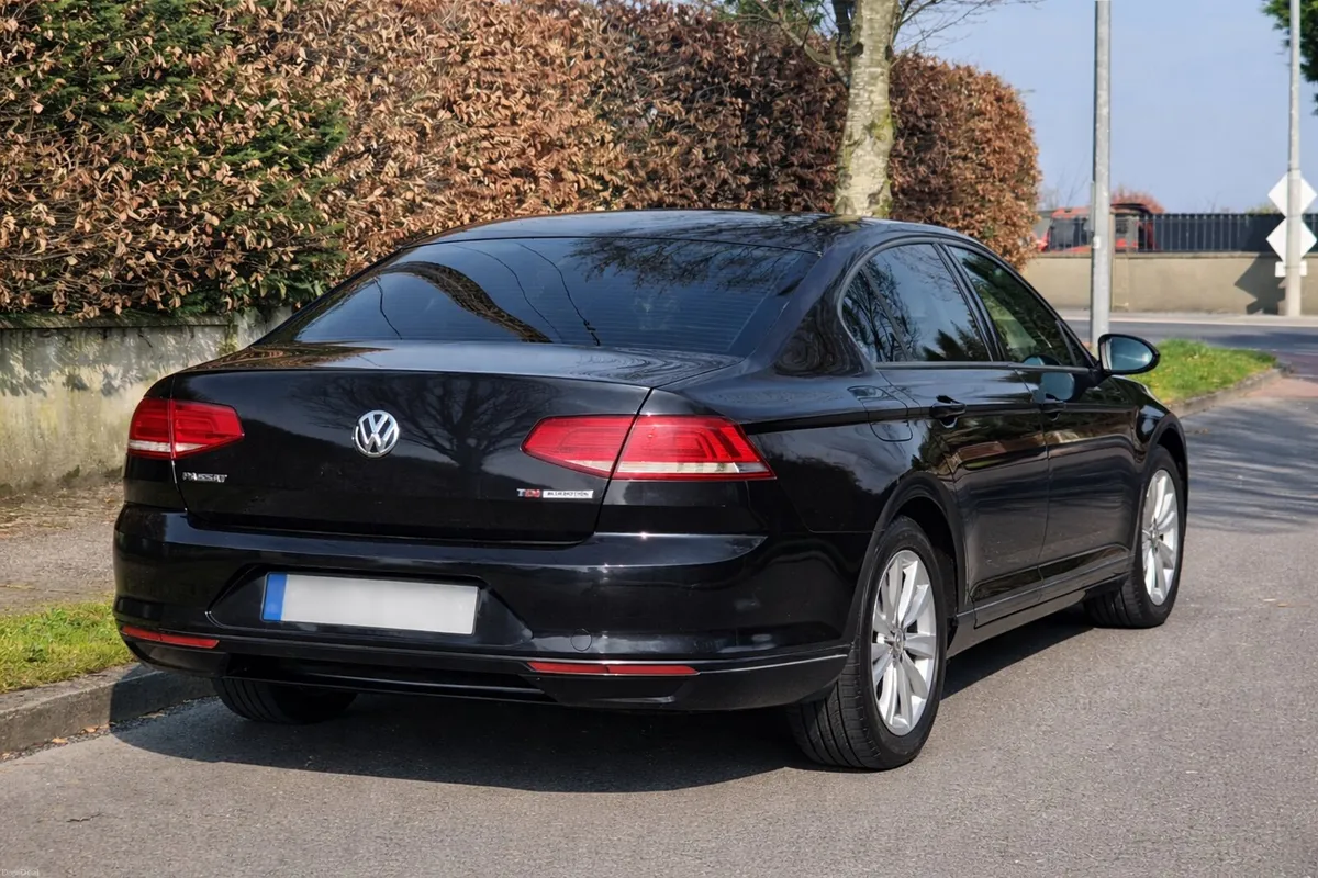 Volkswagen Passat 1.6 Diesel - Image 2