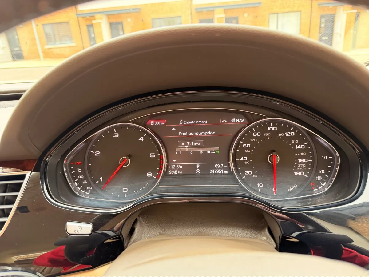 Audi A8 2012 - Image 3