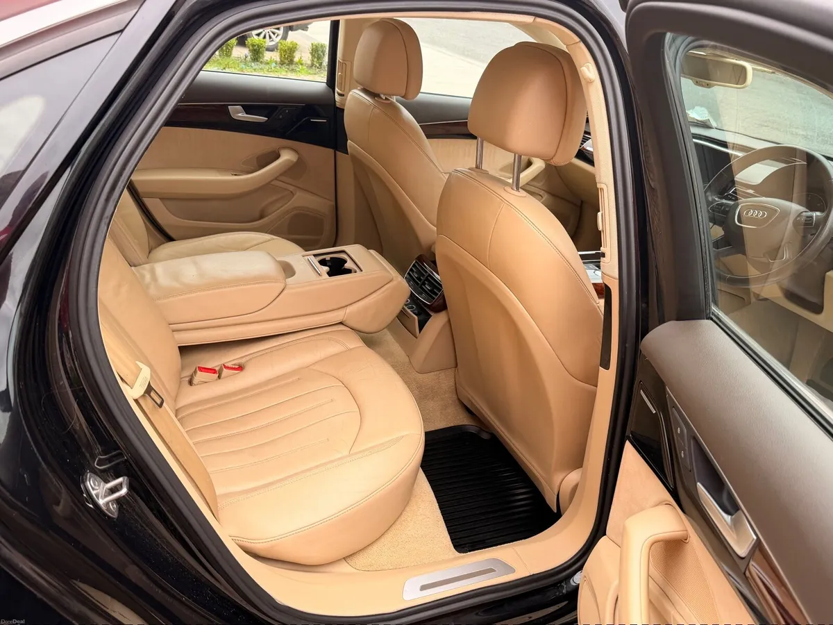 Audi A8 2012 - Image 2