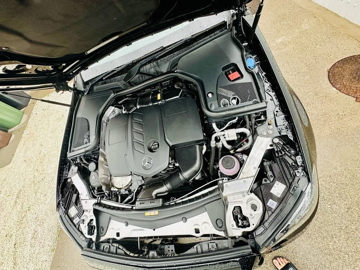 Mercedes-Benz E-Class E220d Exclusive - Image 2