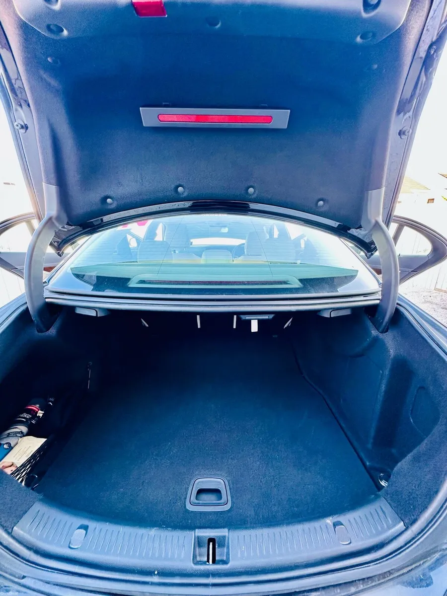 Mercedes-Benz E-Class E220d Exclusive - Image 4