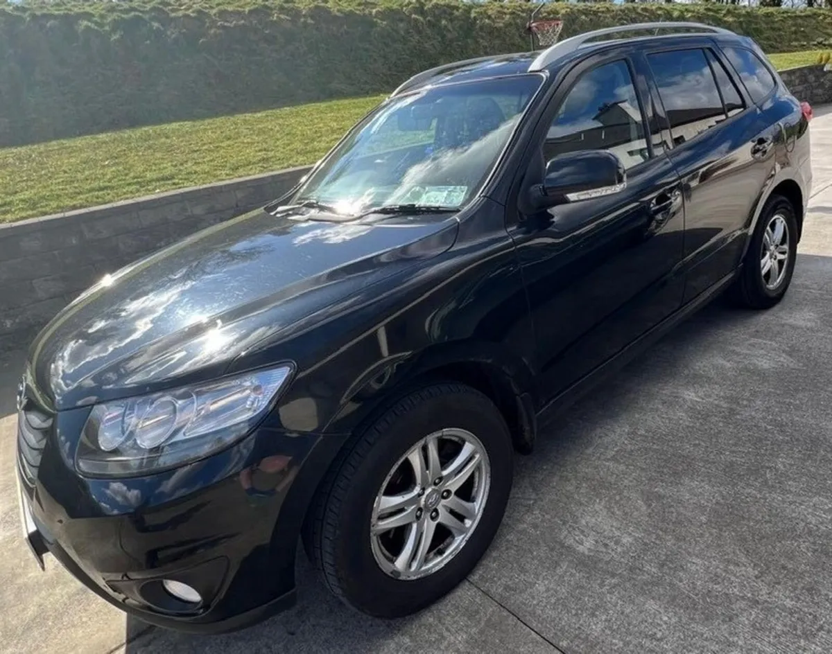Hyundai Santa Fe 7 Seater 2011 - Image 4
