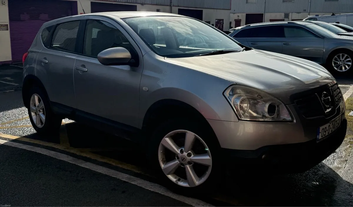 Silver Nissan Qashqai 2009y/2.0petrol/automatic - Image 4