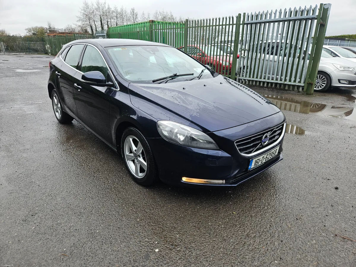 Volvo V40 2016 D2 2.0 SE 120 - Image 1