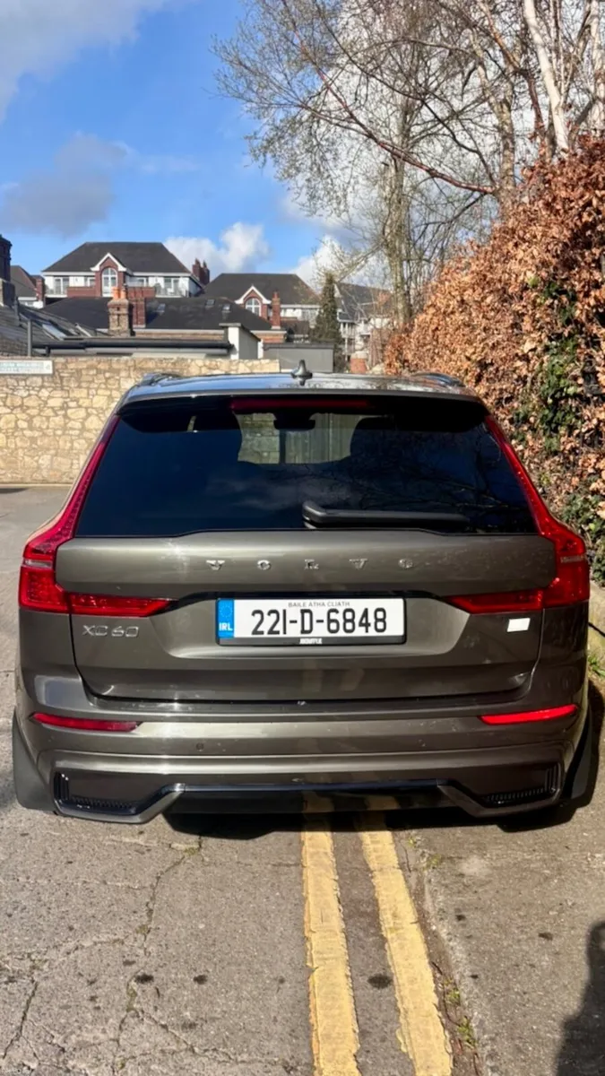 Volvo XC60 T6 Recharge R-Design (221-D) - Image 4