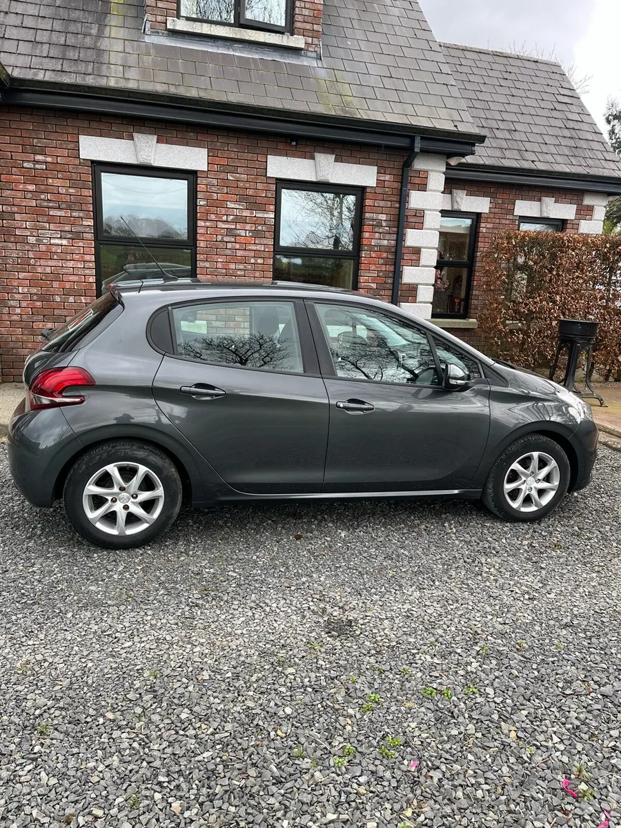 Peugeot 208 - Image 1