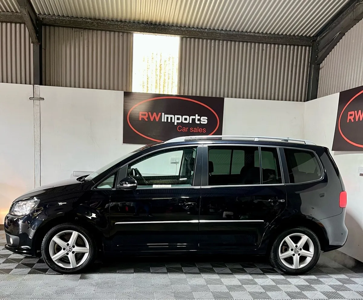 Volkswagen Touran 86 k kms Automatic - Image 3