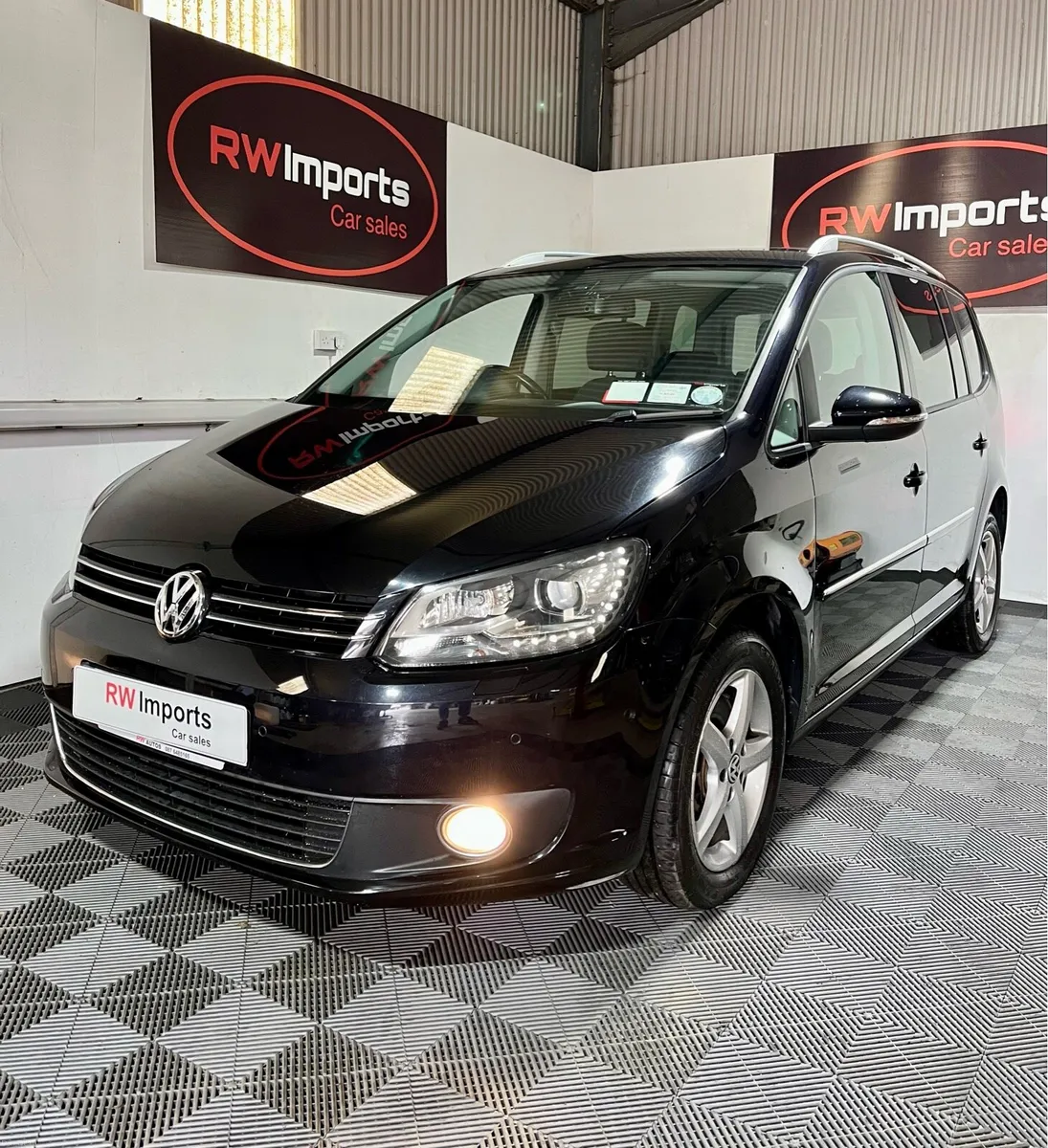 Volkswagen Touran 86 k kms Automatic - Image 1