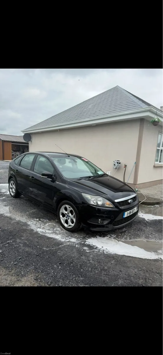 2011 Ford focus, easy to insure - Image 2
