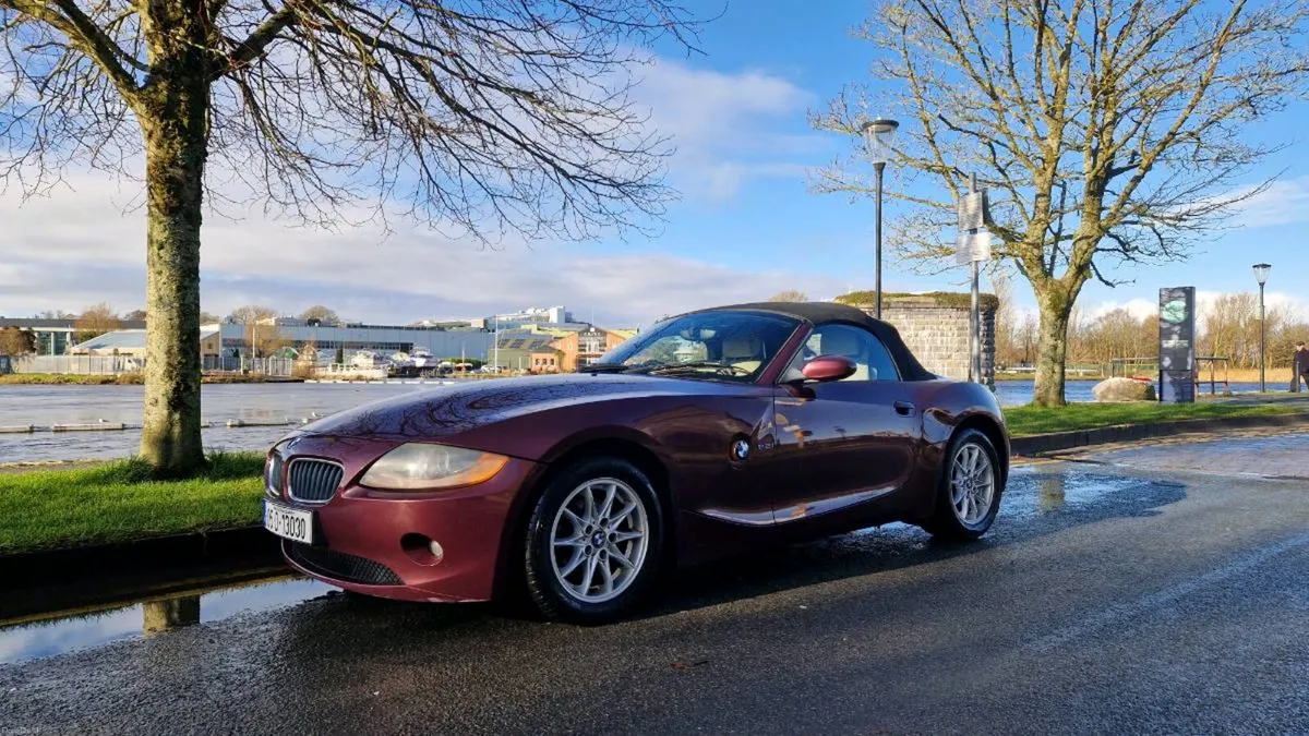 BMW Z4 E85 2.2i SE Roadster, merlot red - Image 4