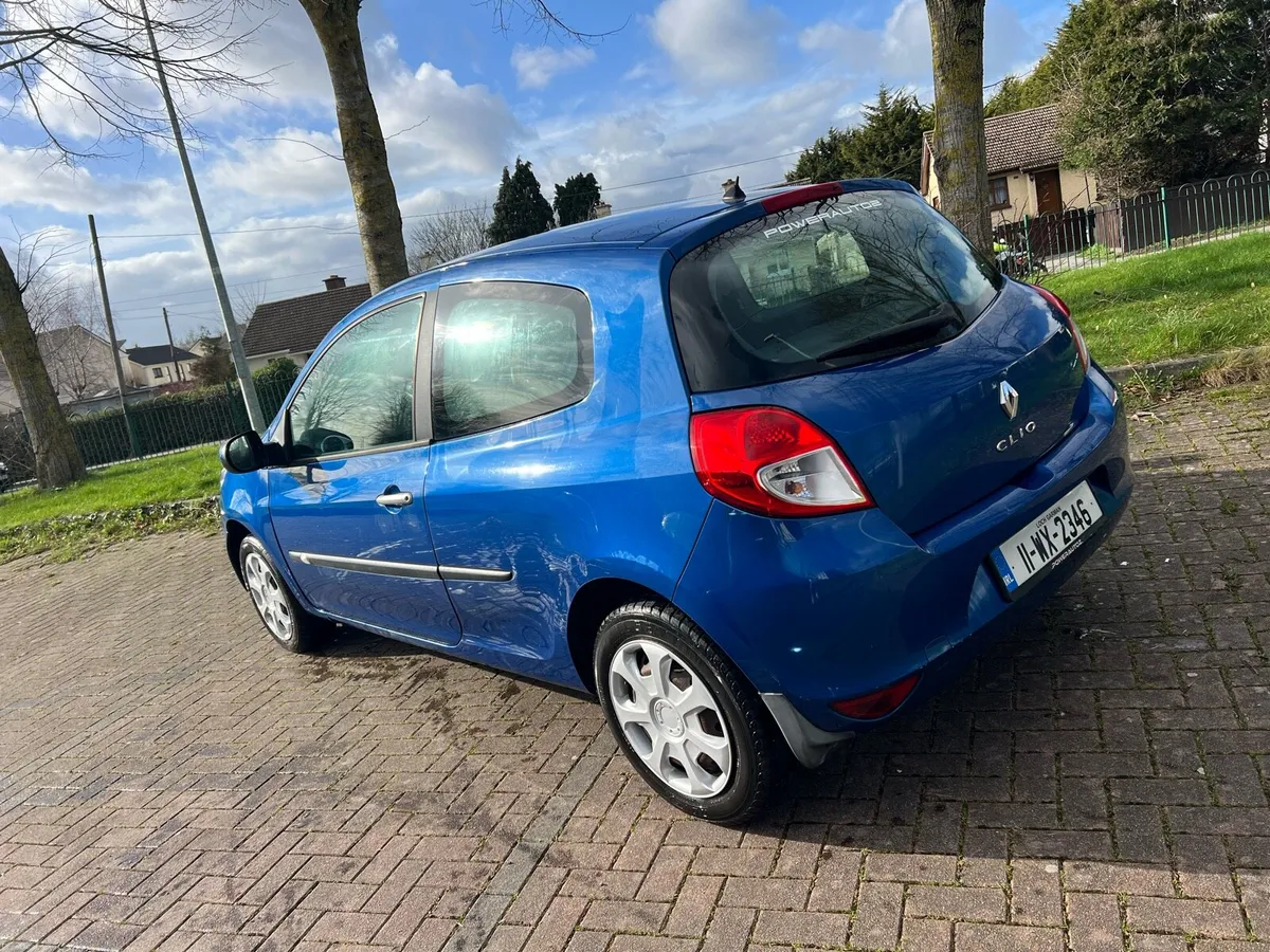 Renault Clio 1.1 petrol manual - Image 4