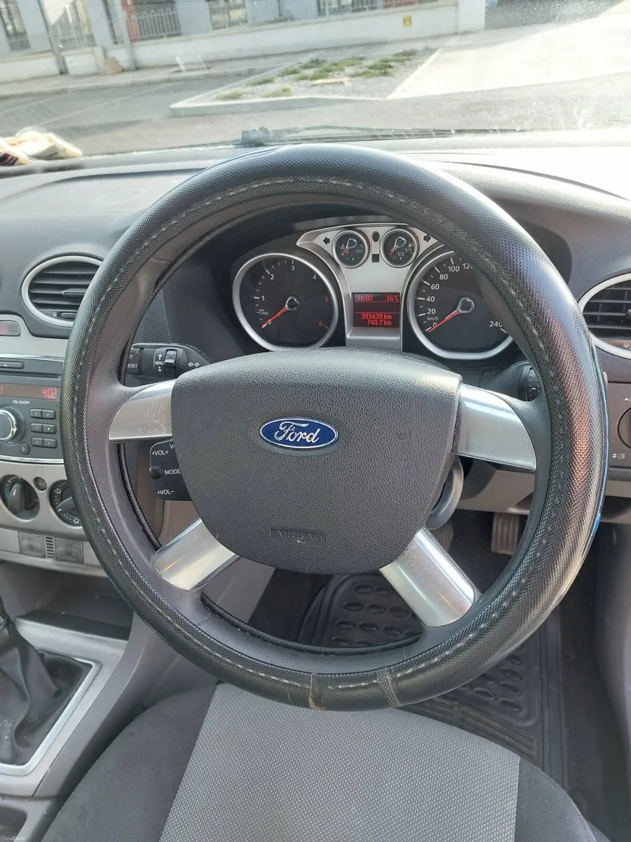 2010 Ford Focus - Image 3