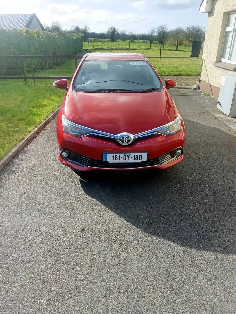 Toyota Auris Luna 1.2 red - Image 3