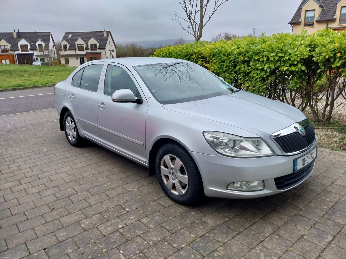 Skoda Octavia 2010 - Image 2