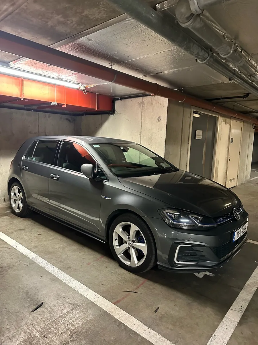 Volkswagen Golf GTE Hybrid - Image 1
