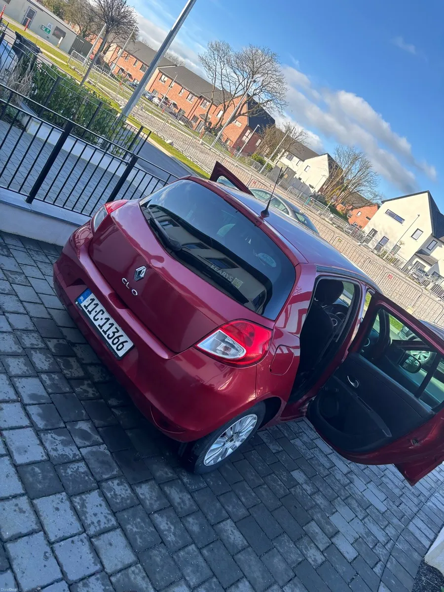 2011 Renault Clio - Image 2