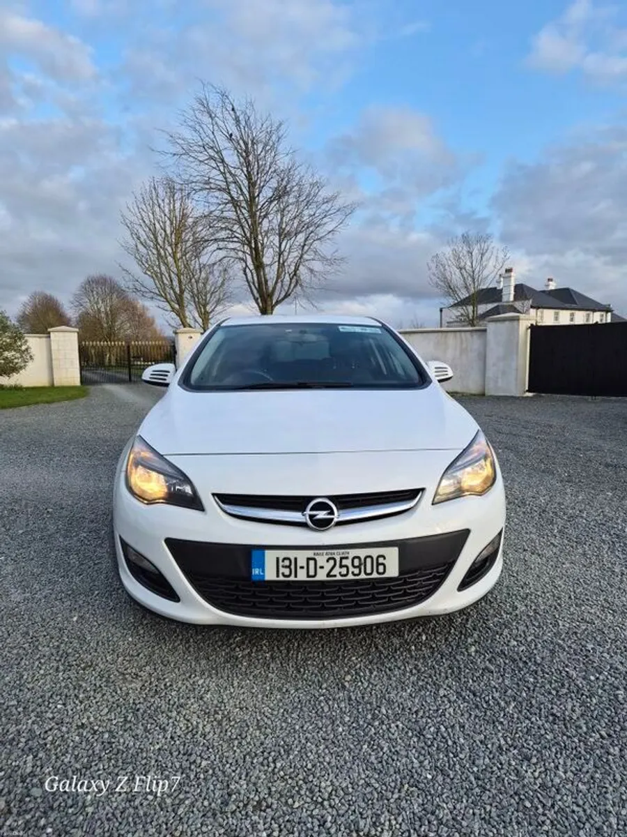 2013 Opel Astra - Image 1
